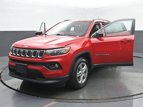 Used 2024 Jeep Compass Latitude AWD/4WD image 53