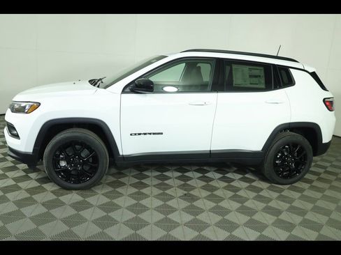 New 2026 Jeep Compass Latitude image 2