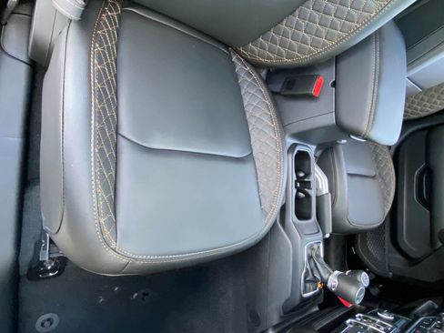 Used 2022 Jeep Gladiator Overland image 23