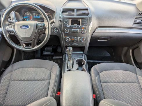 Used 2019 Ford Explorer XLT image 14