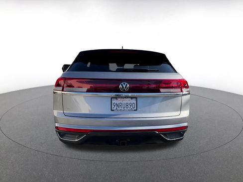 Used 2025 Volkswagen Atlas Cross Sport SE image 12