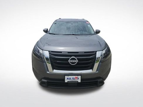 Used 2025 Nissan Pathfinder SV FWD image 2