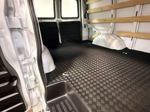 Used 2024 GMC Savana 2500 w/ Driver Convenience Package image 15