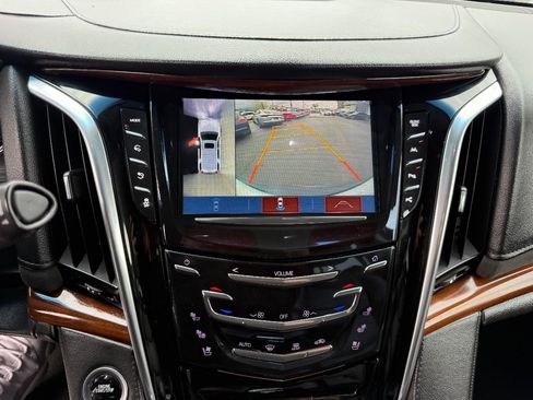 Used 2019 Cadillac Escalade ESV Premium Luxury AWD/4WD image 29