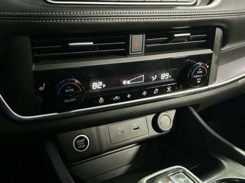 Used 2023 Nissan Rogue SV w/ SV Premium B Package image 28