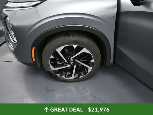 Used 2024 Mitsubishi Outlander SE image 15