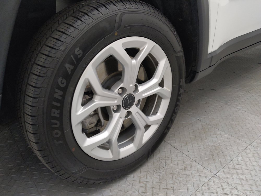 Used 2025 Jeep Compass Latitude w/ Sun & Sound Group AWD/4WD image 31