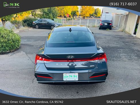 Used 2025 Hyundai Elantra Hybrid FWD image 8