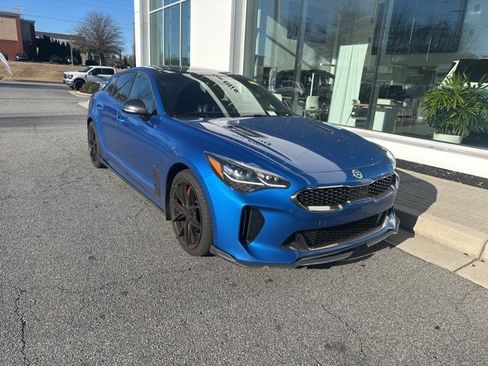 Used 2020 Kia Stinger GT2 image 2