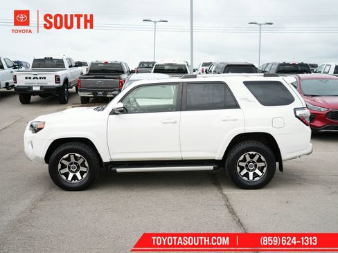 Used 2018 Toyota 4Runner TRD Off-Road Premium AWD/4WD image 8