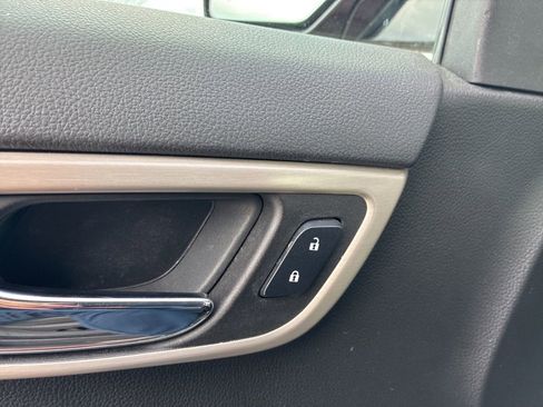 Used 2019 GMC Yukon XL Denali image 9