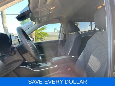 Used 2023 Toyota Highlander L FWD image 13