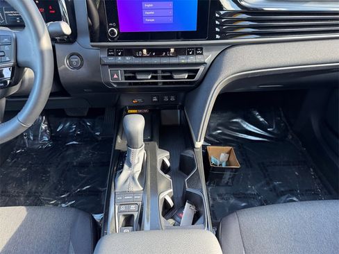 Used 2025 Toyota Camry LE image 11