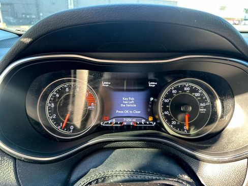 Used 2019 Jeep Cherokee Limited image 15