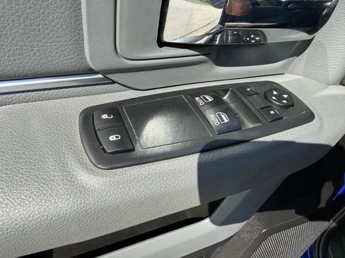 Used 2018 RAM 1500 Express AWD/4WD image 9