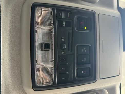 Used 2024 Toyota 4Runner Limited AWD/4WD image 21