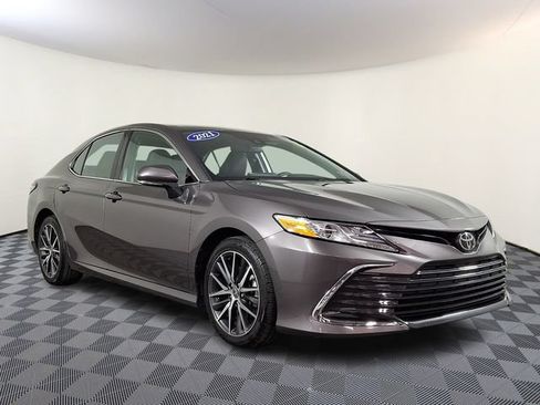 Used 2021 Toyota Camry XLE AWD/4WD image 1