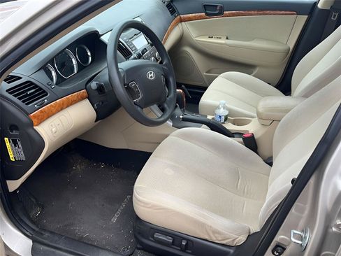 Used 2010 Hyundai Sonata GLS w/ Popular Equipment Pkg 2 FWD image 9