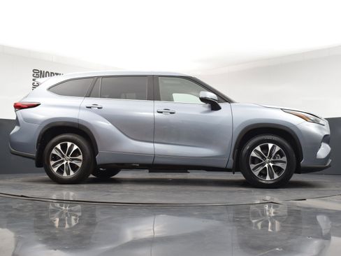 Used 2022 Toyota Highlander XLE image 32