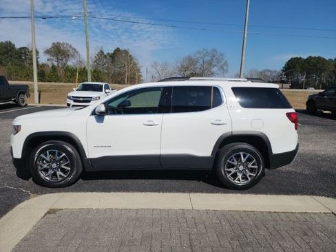 Used 2023 GMC Acadia SLT w/ Technology Package image 2