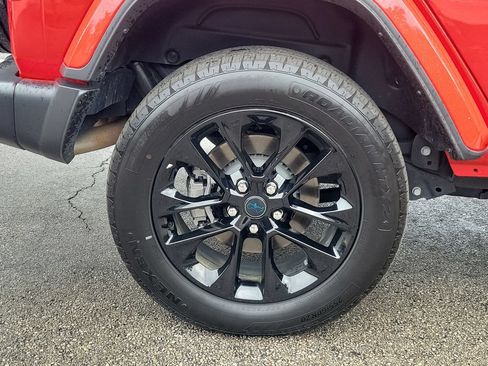 Certified 2025 Jeep Wrangler Unlimited Sahara w/ Safety Group AWD/4WD image 5