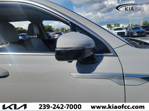 Certified 2024 Kia Sorento SX FWD image 7