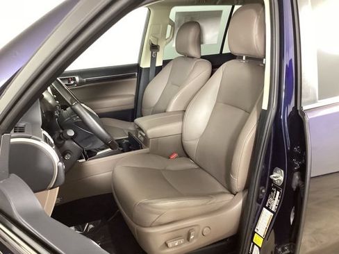 Certified 2023 Lexus GX 460 Luxury w/ Sport Design Package AWD/4WD image 31