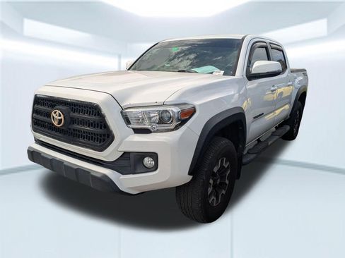 Used 2017 Toyota Tacoma TRD Off-Road w/ Tow Package image 1