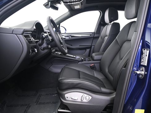 Used 2026 Porsche Macan AWD/4WD image 29
