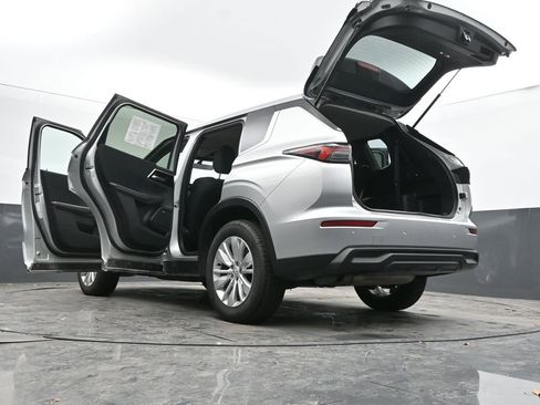 Used 2025 Mitsubishi Outlander ES image 70