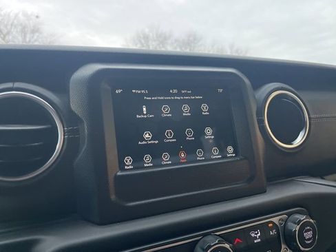 Used 2018 Jeep Wrangler Unlimited Sahara image 20