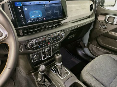 Used 2024 Jeep Wrangler Unlimited Sahara AWD/4WD image 25