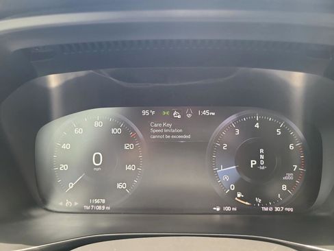 Used 2021 Volvo XC40 T4 Momentum w/ Premium Package FWD image 13