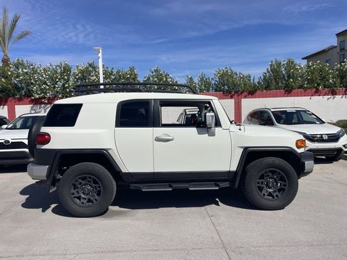 Used 2014 Toyota FJ Cruiser 4WD w/ Upgrade Package image 3