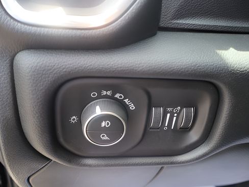 New 2026 RAM 3500 Laramie AWD/4WD image 20