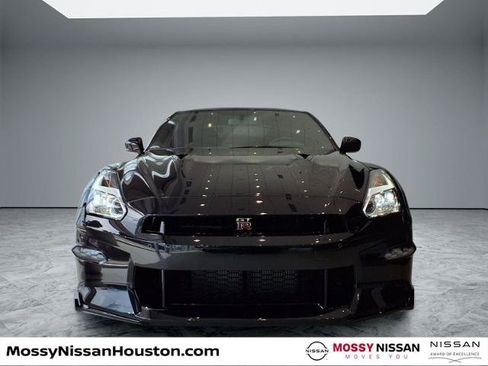 Certified 2024 Nissan GT-R w/ Floor Mat Package AWD/4WD image 3