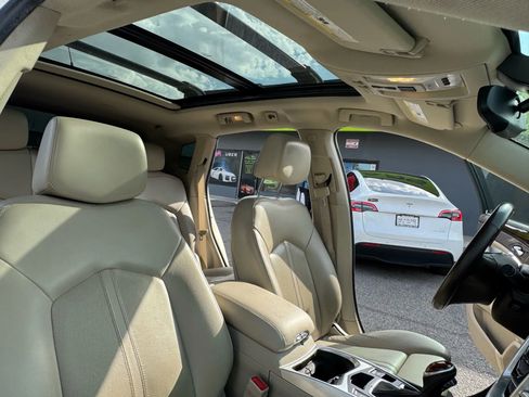Used 2014 Cadillac SRX Luxury image 17