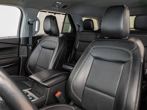 Used 2023 Ford Explorer Limited AWD/4WD image 9