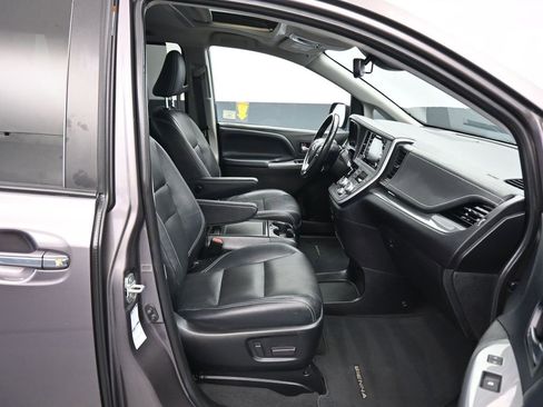 Used 2020 Toyota Sienna SE Premium image 54