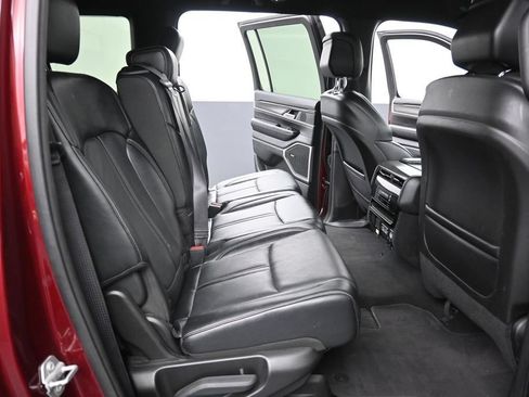 Used 2024 Jeep Wagoneer L Series II w/ Flexible Seating Group RWD image 23