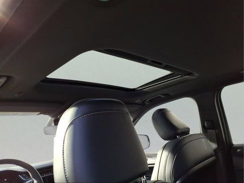 New 2025 Jeep Grand Cherokee Altitude image 9