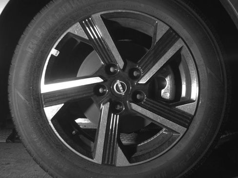 Used 2025 Nissan Sentra SV FWD image 13