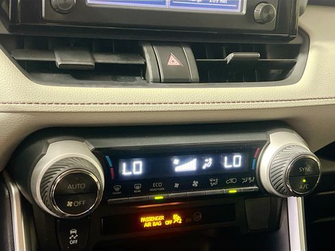 Used 2019 Toyota RAV4 XLE FWD image 26