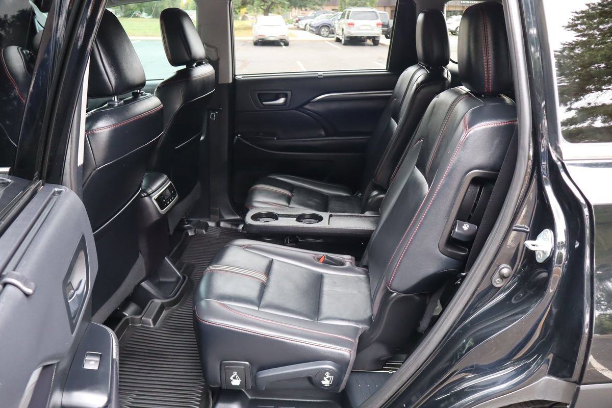 Used 2019 Toyota Highlander SE AWD/4WD image 18