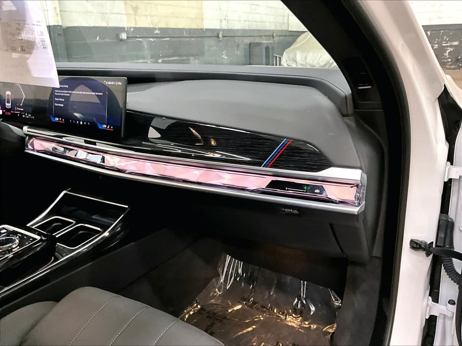 Used 2026 BMW 750e xDrive w/ Executive Package AWD/4WD image 19