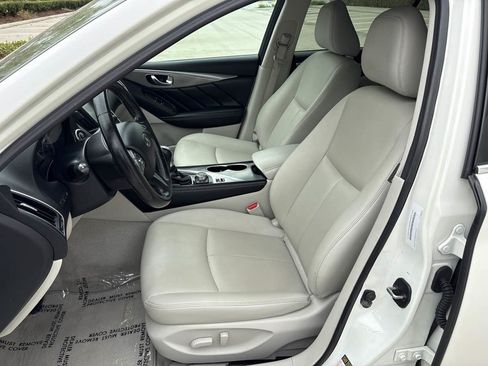 Used 2017 INFINITI Q50 Signature Edition w/ All Weather Package (L93) RWD image 19
