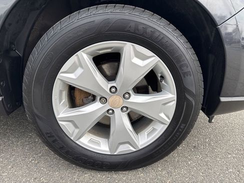 Used 2015 Subaru Forester 2.5i Premium w/ All-Weather Package image 12