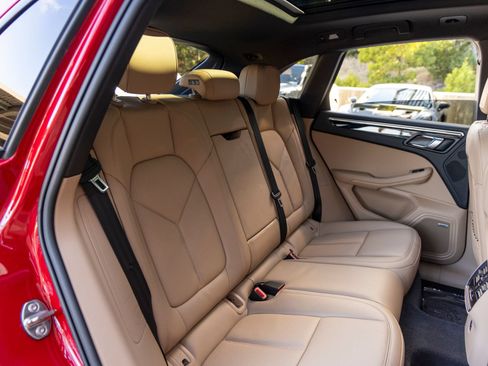 Certified 2026 Porsche Macan AWD/4WD image 51
