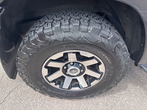 Used 2017 Toyota 4Runner TRD Off-Road Premium AWD/4WD image 25