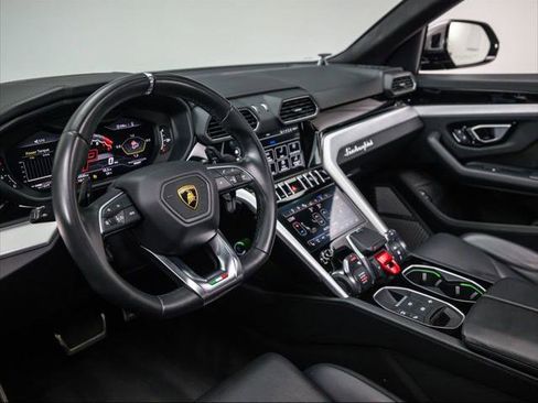 Used 2021 Lamborghini Urus image 20